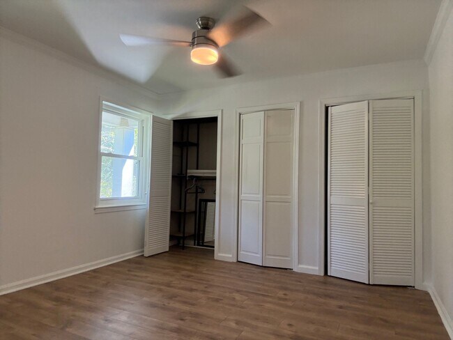 Building Photo - 824 Linbard Ln