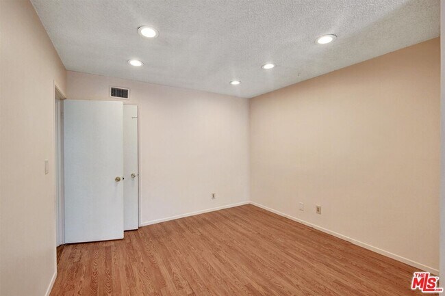 Building Photo - 2511 Castle Heights Ave