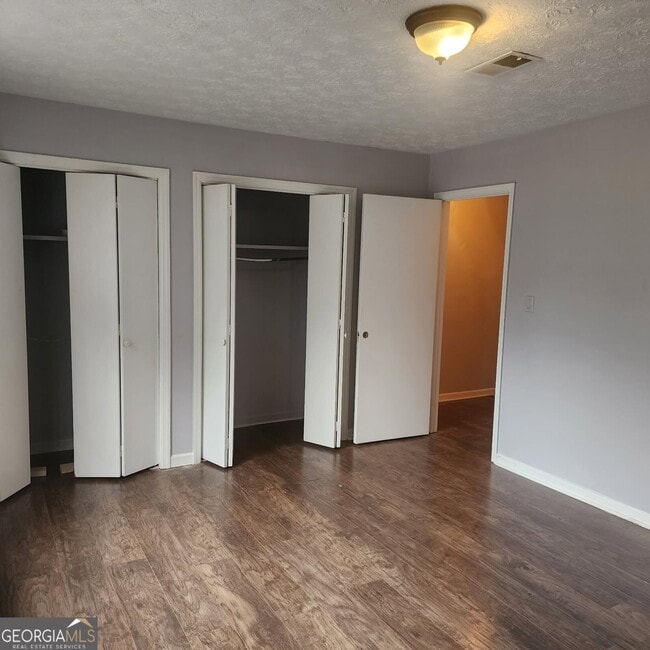 Building Photo - 6572 Sleepy Hollow Ln