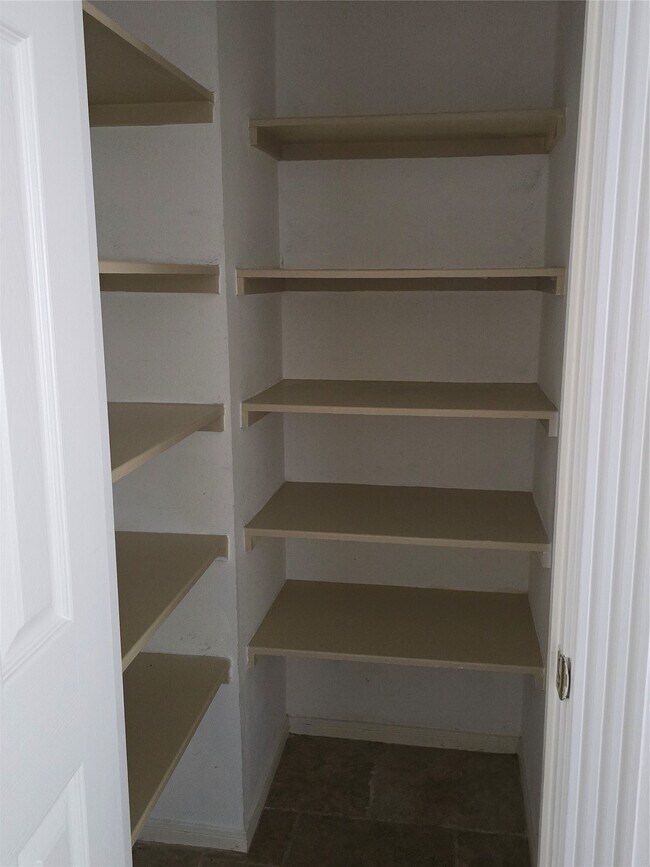 Building Photo - 12018 McKinney Falls Ln