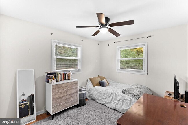 Building Photo - 219 Josephine St