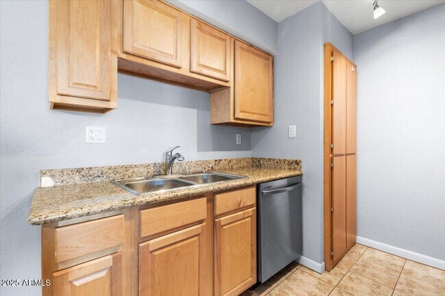 Building Photo - 5995 N 78th St