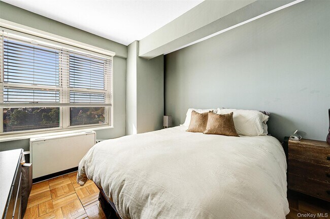 Building Photo - 107-40 Queens Blvd