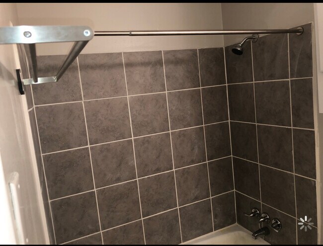 Building Photo - 906 Sanborn St