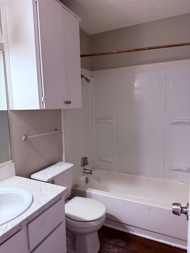 Building Photo - 2400 Alexander Ave