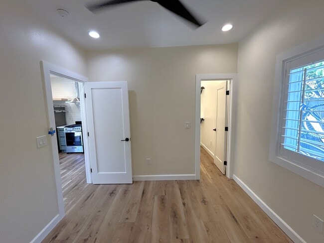 Building Photo - 247 W Woodland Oaks Dr