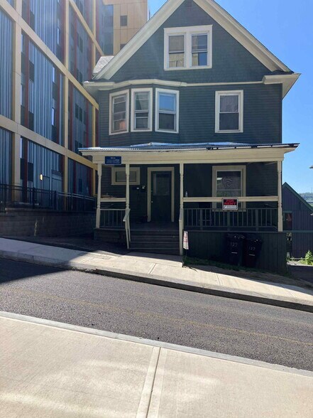 Building Photo - 127 Catherine St