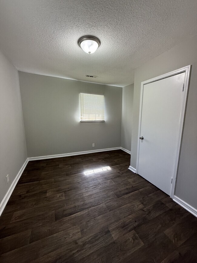 Building Photo - 3729 Maple Ave SW