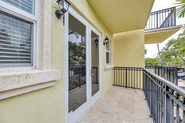 Building Photo - 416 SW 11th St