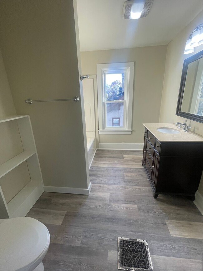 Building Photo - 630 Jackson St