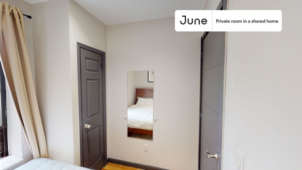 Building Photo - Private bedroom in 3 bed/1 bath Home