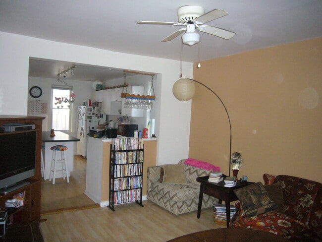 Primary Photo - 2106 W Fletcher St