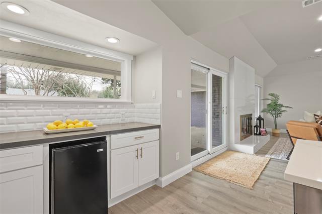 Building Photo - 6350 Glennox Ln