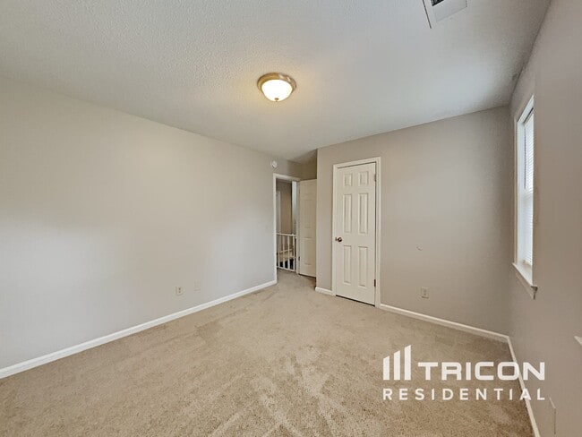 Building Photo - 120 Kenton Dr