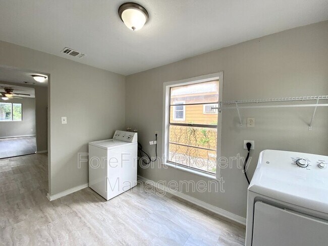 Building Photo - 1445 Delgado St