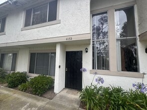 Building Photo - Beautiful Two Story Condo located In Oceanside!