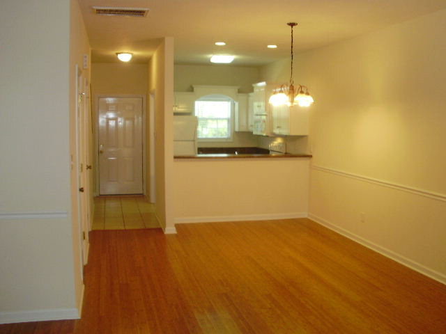 Building Photo - 338 Bay St