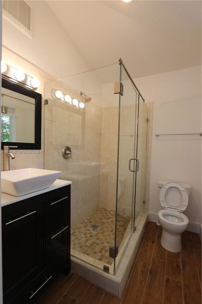 Building Photo - 2436 SW 19th Ave