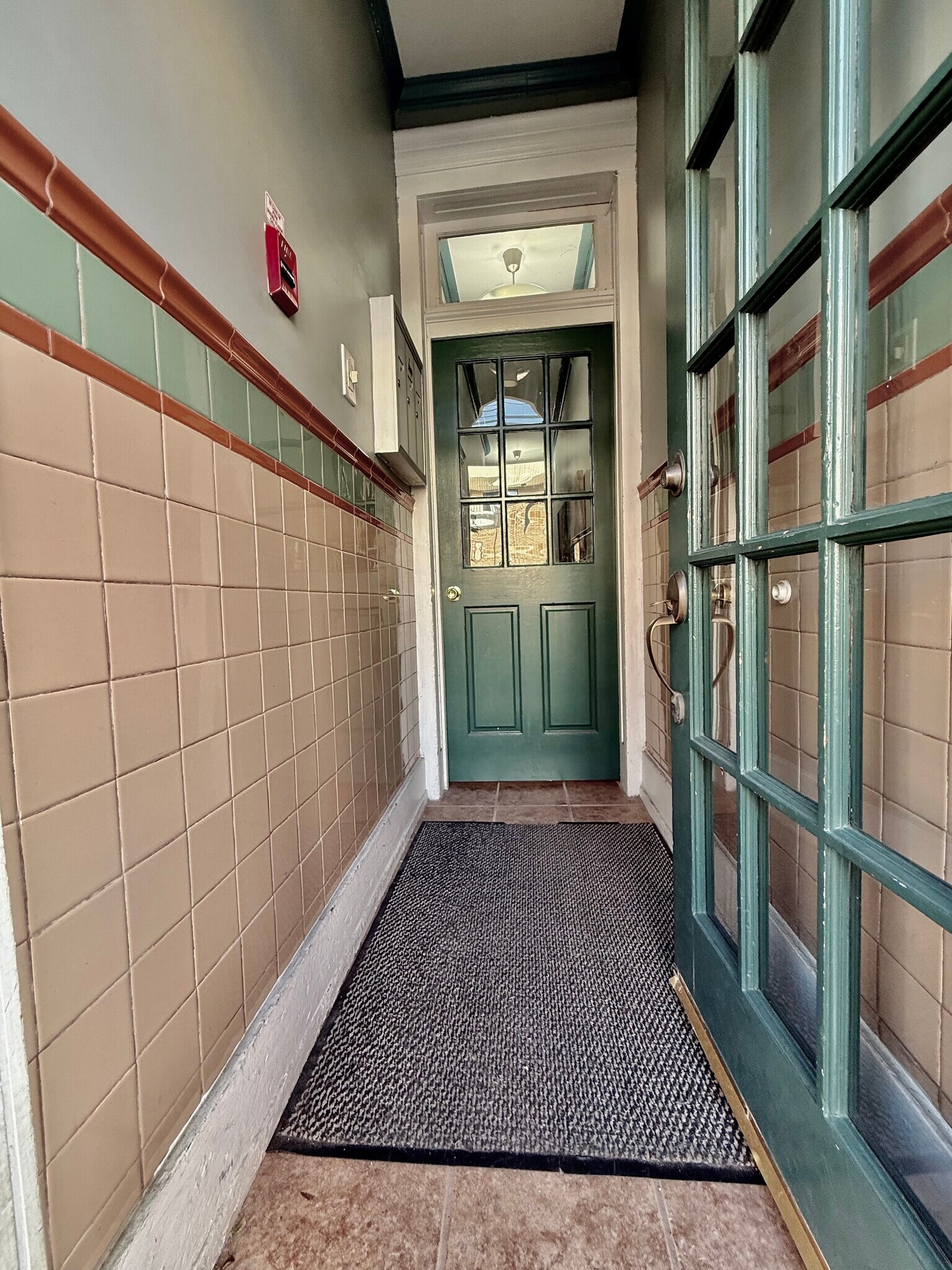 Building Photo - 302 Dickinson St