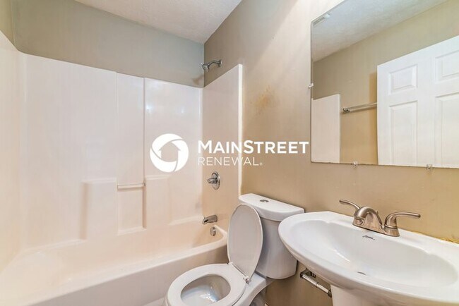 Building Photo - 3 Bedroom Pet-Friendly Home in Louisville, KY with Main Street Renewal