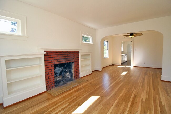 Building Photo - 3705 NE 66th Ave