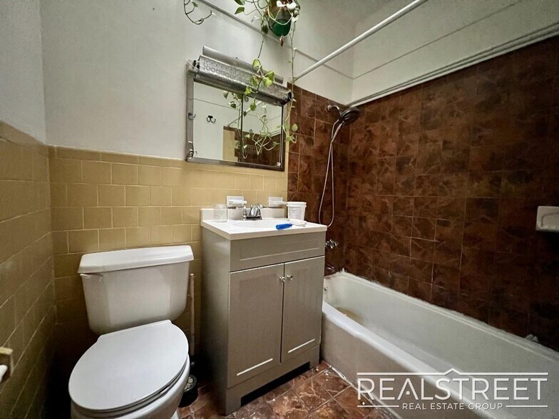 Building Photo - Charming 1 BED in Bed Stuy Brownstone!