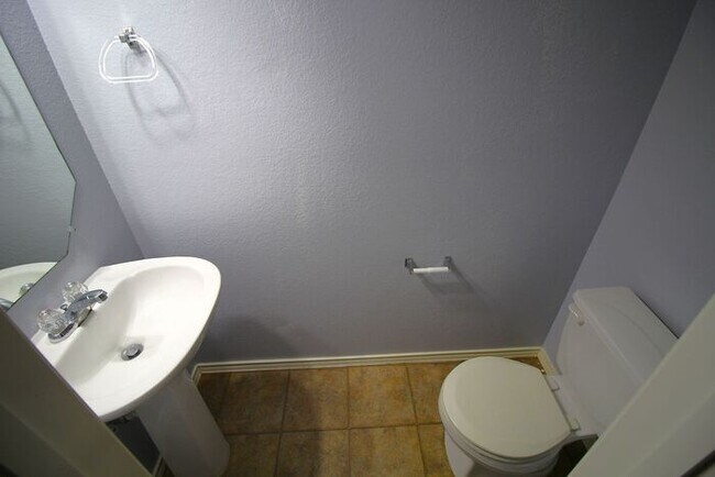 Building Photo - 6707 Rosita Oak Dr