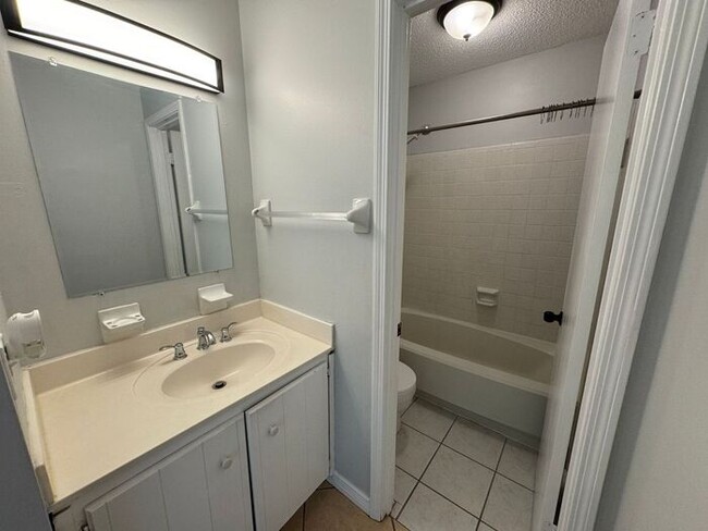 Building Photo - Gulf Breeze - Villa East - 3 bedroom, 2 ba...