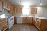 Building Photo - Spacious 3 Bed, 1.5 Bath Fourplex Unit in Buffalo, MO