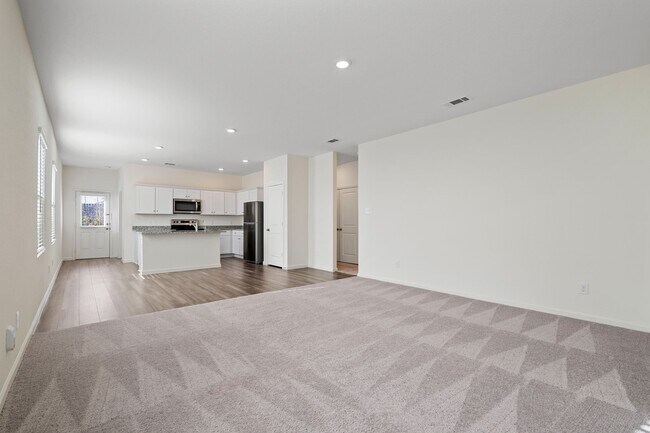 Building Photo - 614 Edge Lake Ct