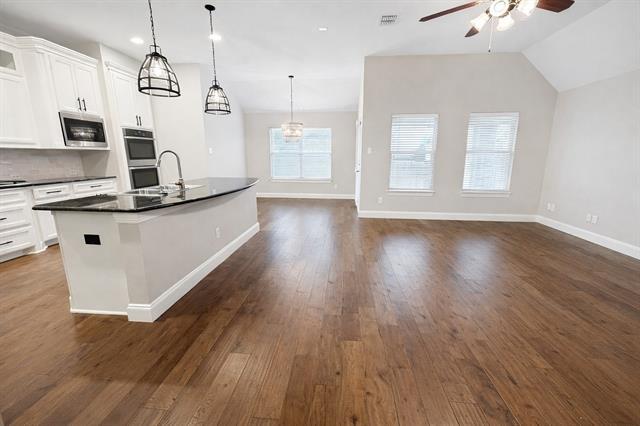 Building Photo - 3884 Banner Dr