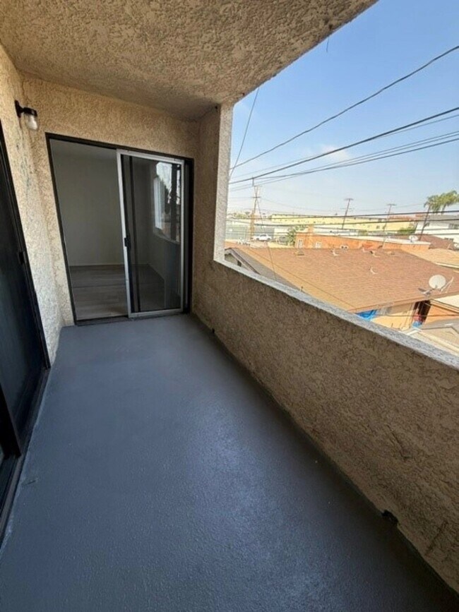 Interior Photo - 14020 Yukon Avenue,