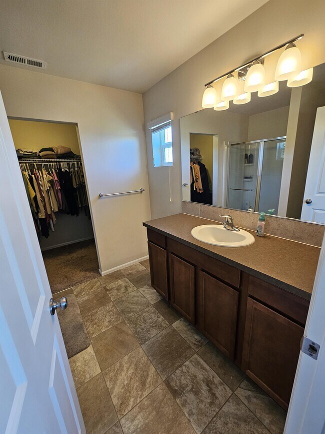 Building Photo - 2417 Fiddleback St NE