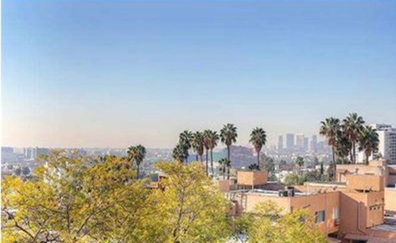 Building Photo - 8400 De Longpre Ave