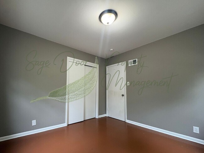 Building Photo - DUPLEX IN INDEPENDENCE