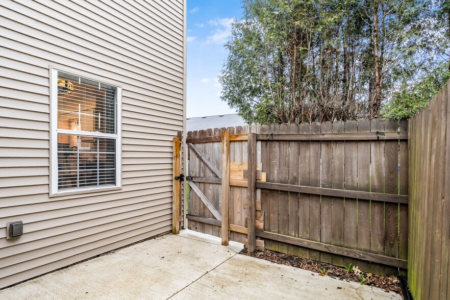 Building Photo - 1202 Worthington Woods Blvd