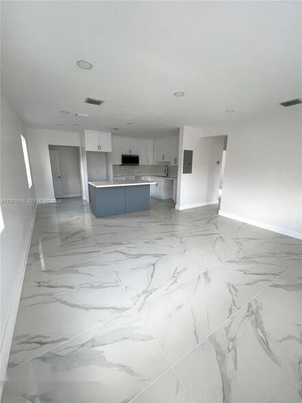 Building Photo - 31 SW 67th Ct