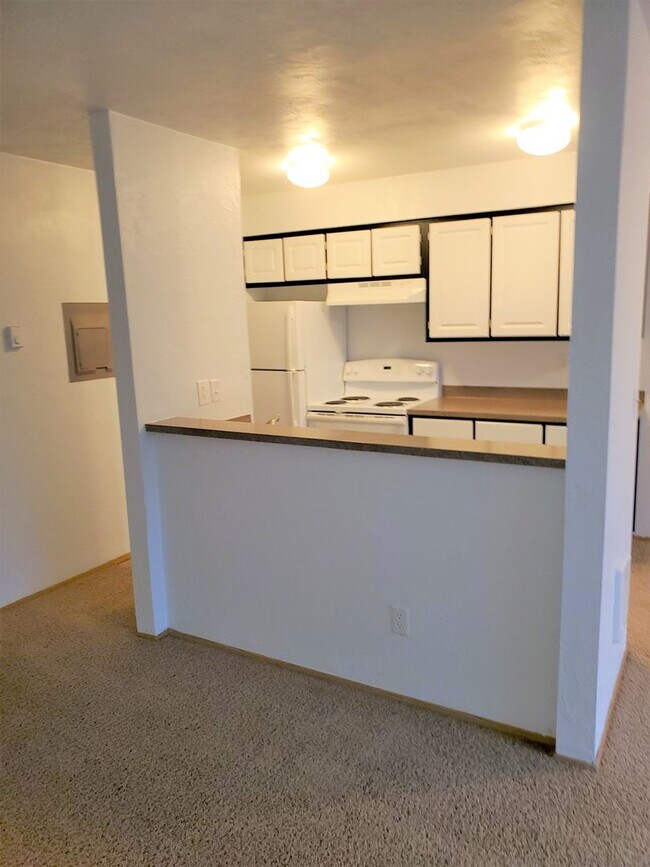 Building Photo - One Bedroom, One Bath - Special $1250.00 and Second Month Free!