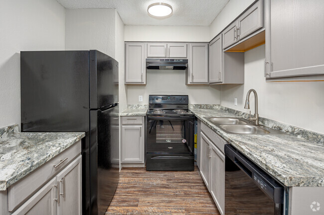 2BR, 2BA - 952SF - Kitchen - Colony Park Apartments