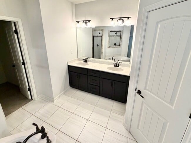 Building Photo - MiskellyDrive1521