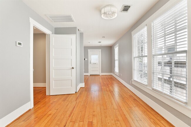 Building Photo - 1204 Birdsall St