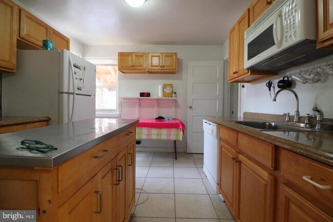 Building Photo - 817 Chillum Rd