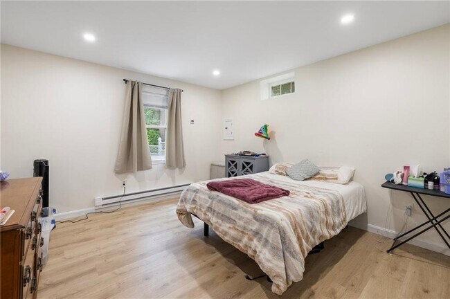 Building Photo - 61 School St