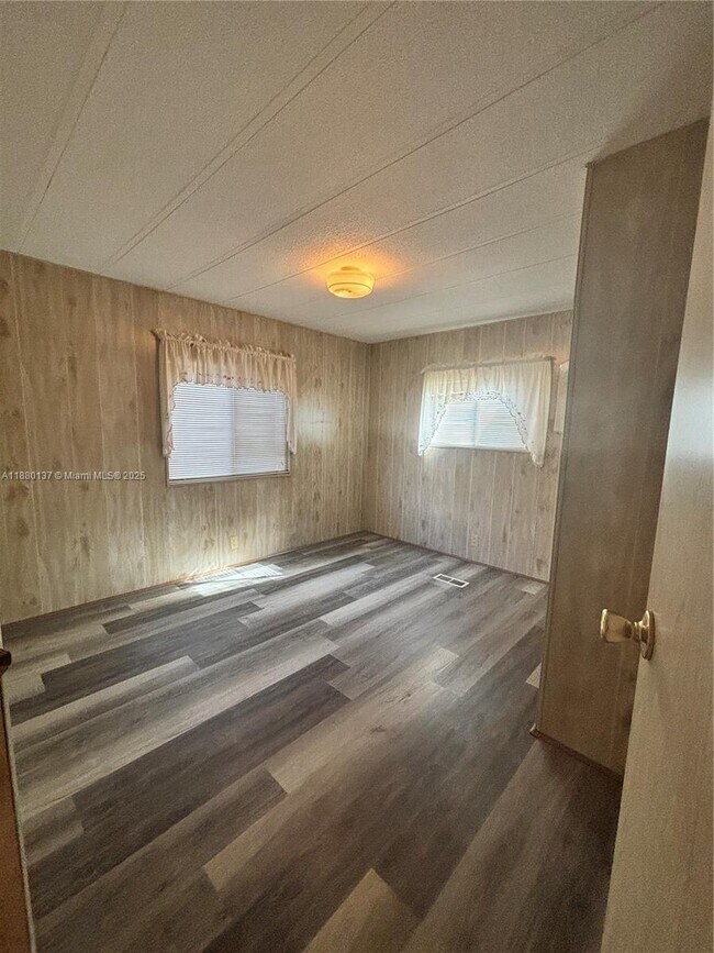 Building Photo - 3930 Country Pl
