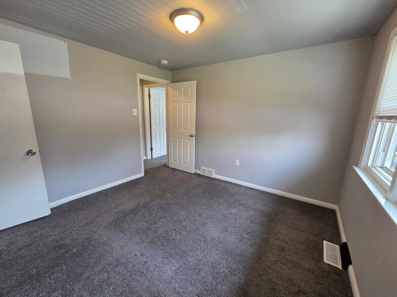 Building Photo - 811 Coppock Ln