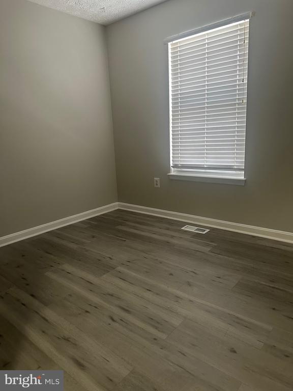 Building Photo - 405 Park Cove Dr