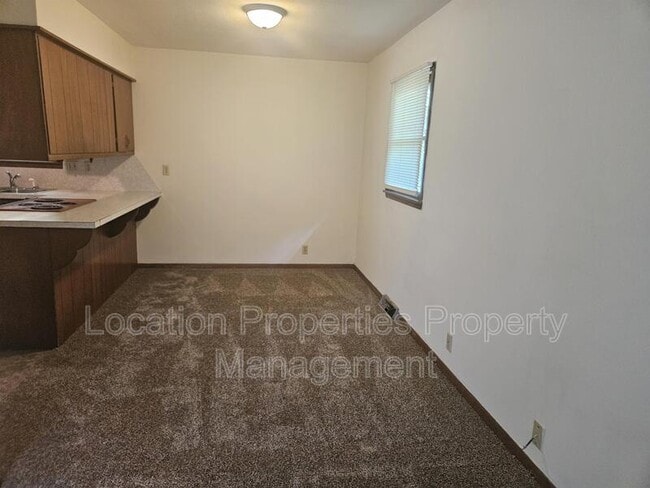 Building Photo - 1801 W 4th St