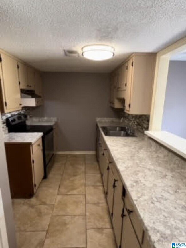 Building Photo - 2554 Hampstead Dr