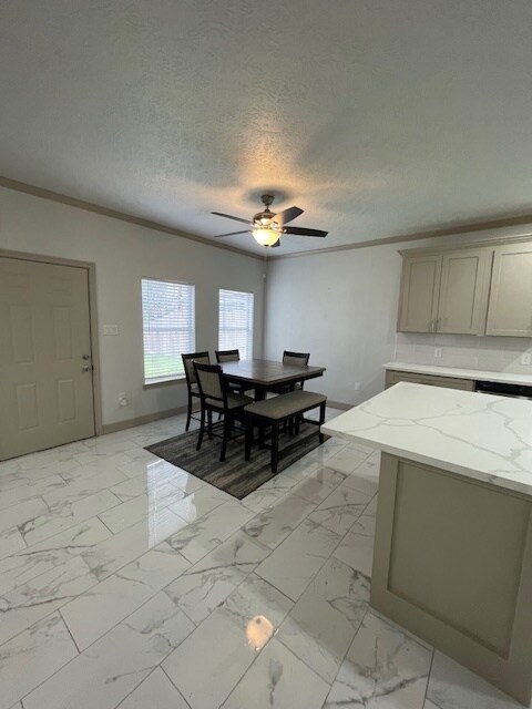 Dining - 2995 Pecos St