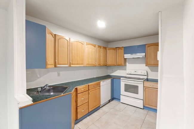 Building Photo - Unparalleled convenience and accessibility...